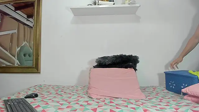 Snapshot of naia_blessed chatting on February 14, 2025, 7:12 pm naia blessed online show from February 14, 2025, 7:12 pm