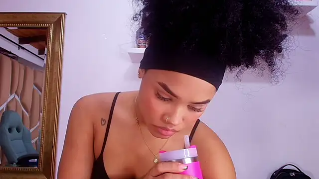 Snapshot of naia_blessed chatting on October 6, 2025, 7:22 pm naia blessed online show from October 6, 2025, 7:22 pm