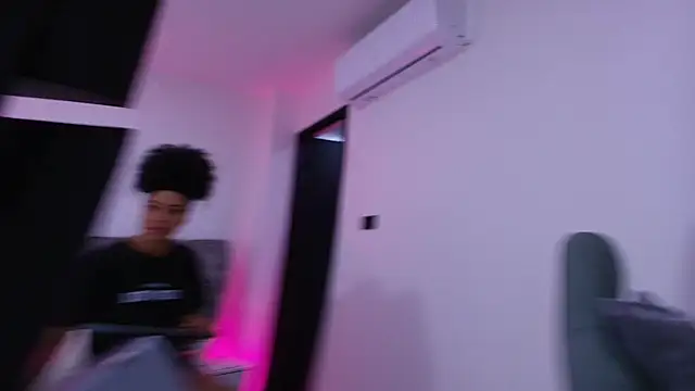 Snapshot of naia_blessed chatting on November 7, 2025, 7:25 pm naia blessed online show from November 7, 2025, 7:25 pm