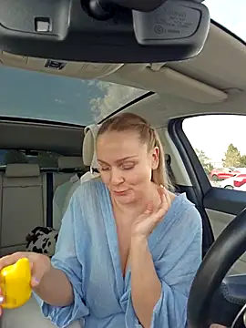 Snapshot of Bondgirl_013 chatting on October 8, 2025, 12:14 pm Bondgirl 013 online show from October 8, 2025, 12:14 pm