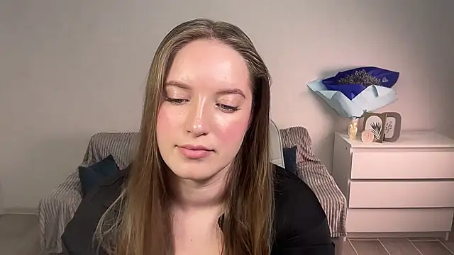 Snapshot of EvaMaddison chatting on September 10, 2025, 8:20 pm EvaMaddison online show from September 10, 2025, 8:20 pm