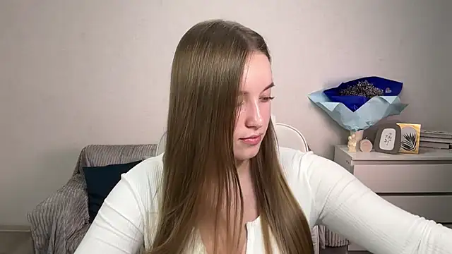 Snapshot of EvaMaddison chatting on October 15, 2025, 6:52 pm EvaMaddison online show from October 15, 2025, 6:52 pm