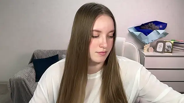 Snapshot of EvaMaddison chatting on November 21, 2025, 7:56 pm EvaMaddison online show from November 21, 2025, 7:56 pm