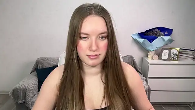 Snapshot of EvaMaddison chatting on November 25, 2025, 5:35 pm EvaMaddison online show from November 25, 2025, 5:35 pm