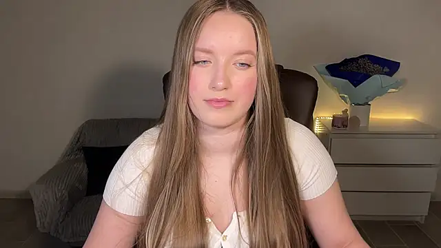EvaMaddison online show from April 25, 2026, 7:33 pm