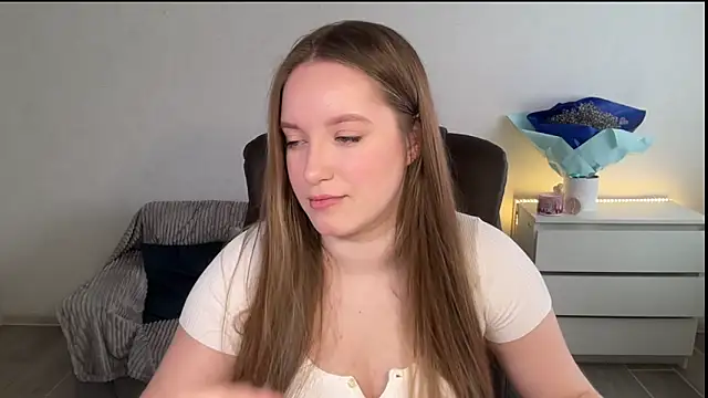 EvaMaddison online show from April 29, 2026, 5:55 am