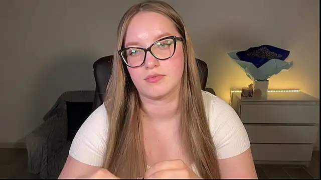 Snapshot of EvaMaddison chatting on May 5, 2026, 7:11 pm EvaMaddison online show from May 5, 2026, 7:11 pm