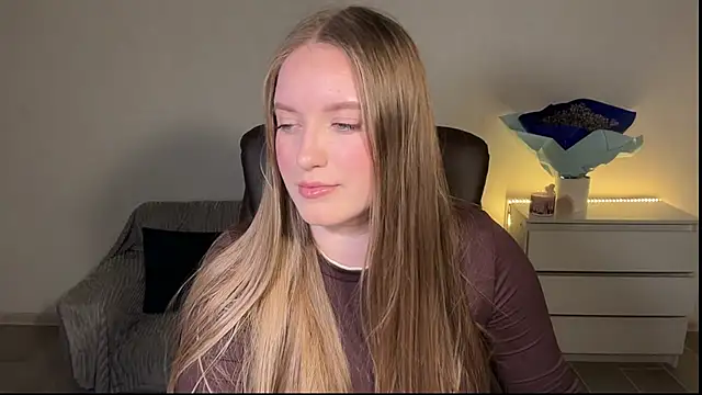 Snapshot of EvaMaddison chatting on May 6, 2026, 7:19 pm EvaMaddison online show from May 6, 2026, 7:19 pm