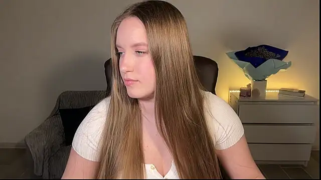 Snapshot of EvaMaddison chatting on May 9, 2026, 8:47 pm EvaMaddison online show from May 9, 2026, 8:47 pm