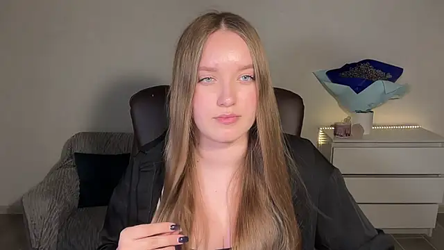 Snapshot of EvaMaddison chatting on May 14, 2026, 8:26 pm EvaMaddison online show from May 14, 2026, 8:26 pm