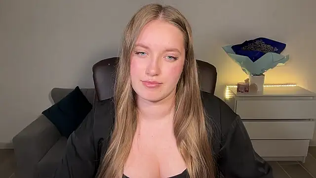 Snapshot of EvaMaddison chatting on June 5, 2026, 8:47 pm EvaMaddison online show from June 5, 2026, 8:47 pm