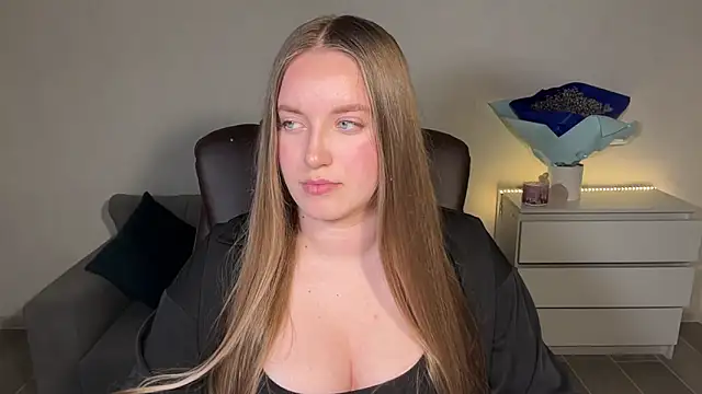 Snapshot of EvaMaddison chatting on June 6, 2026, 8:57 pm EvaMaddison online show from June 6, 2026, 8:57 pm