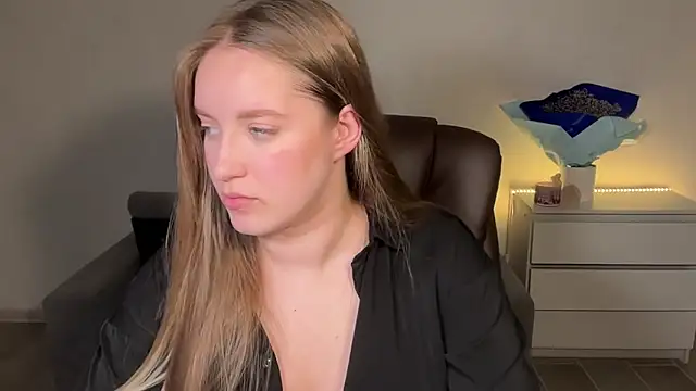 Snapshot of EvaMaddison chatting on June 11, 2026, 7:56 pm EvaMaddison online show from June 11, 2026, 7:56 pm