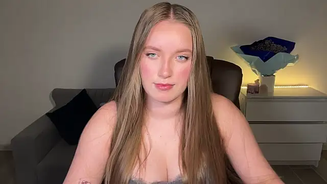 Snapshot of EvaMaddison chatting on June 13, 2026, 7:23 pm EvaMaddison online show from June 13, 2026, 7:23 pm
