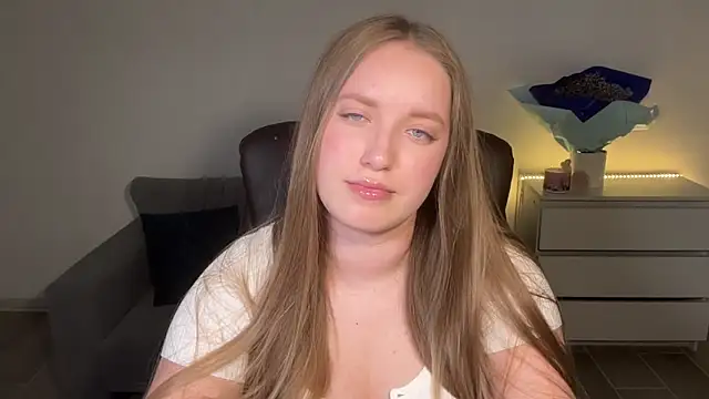 Snapshot of EvaMaddison chatting on June 20, 2026, 8:55 pm EvaMaddison online show from June 20, 2026, 8:55 pm