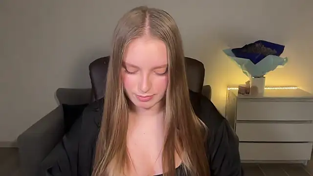 EvaMaddison online show from June 21, 2026, 9:17 pm