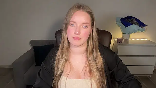 EvaMaddison online show from June 24, 2026, 7:46 pm