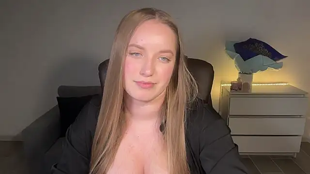 EvaMaddison online show from June 27, 2026, 8:14 pm