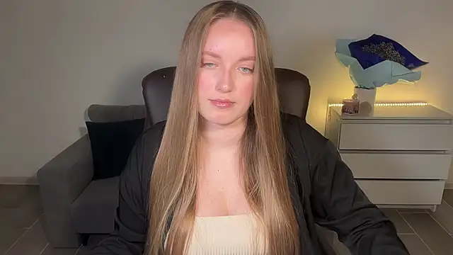 EvaMaddison online show from June 28, 2026, 9:10 pm