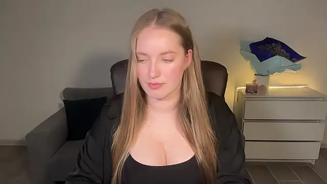 EvaMaddison online show from June 29, 2026, 9:04 pm