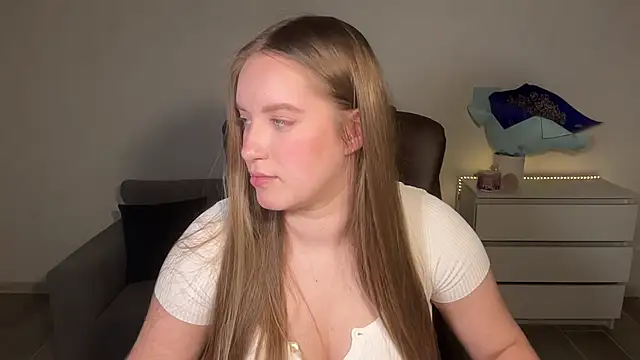 EvaMaddison online show from July 11, 2026, 9:27 pm