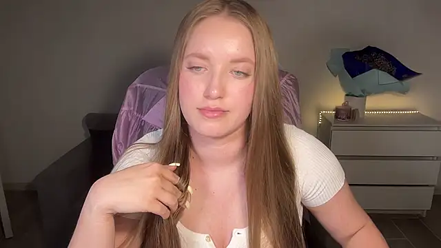 EvaMaddison online show from July 15, 2026, 8:36 pm