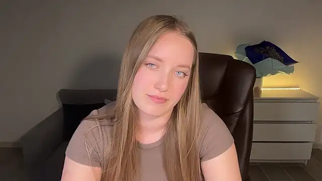 EvaMaddison online show from July 24, 2026, 9:24 pm