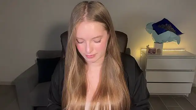 EvaMaddison online show from July 26, 2026, 11:00 pm