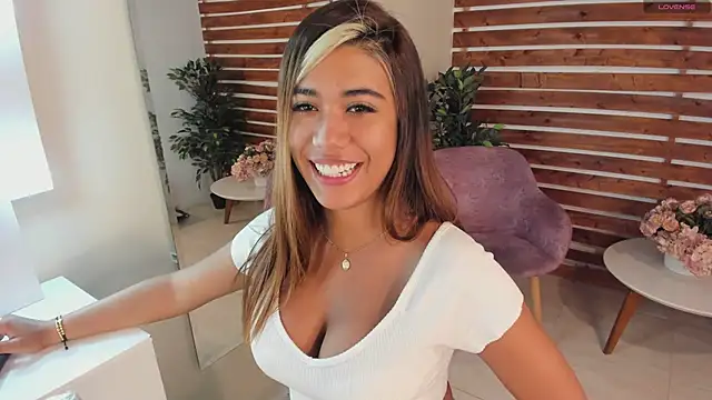 Snapshot of _MeganRain chatting on February 5, 2025, 5:09 am MeganRain online show from February 5, 2025, 5:09 am