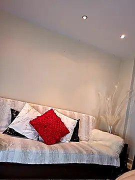 Snapshot of AureliaDoux chatting on November 12, 2025, 3:01 pm AureliaDoux online show from November 12, 2025, 3:01 pm