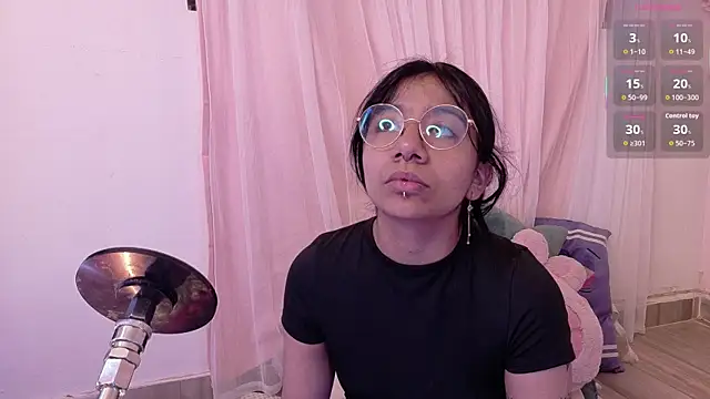 Snapshot of Nami_usagi chatting on June 11, 2026, 5:11 pm Nami usagi online show from June 11, 2026, 5:11 pm