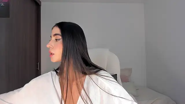 Snapshot of RebeccaBaxter chatting on February 12, 2025, 12:27 am RebeccaBaxter online show from February 12, 2025, 12:27 am