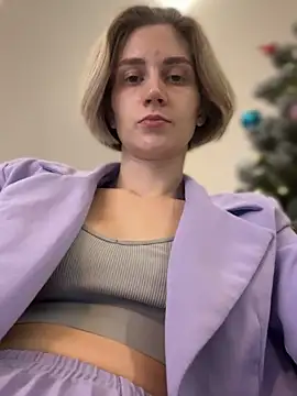 Snapshot of Feral_berry_8133 chatting on December 13, 2024, 6:00 am Feral berry 8133 online show from December 13, 2024, 6:00 am