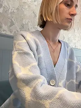 Snapshot of Feral_berry_8133 chatting on February 12, 2025, 7:13 am Feral berry 8133 online show from February 12, 2025, 7:13 am