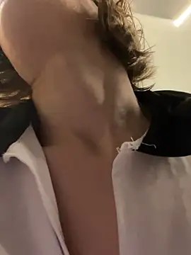 Snapshot of Feral_berry_8133 chatting on February 19, 2025, 7:48 pm Feral berry 8133 online show from February 19, 2025, 7:48 pm