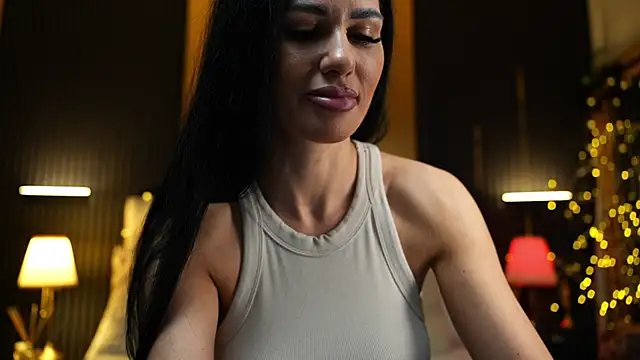 Lorettelorena online show from June 18, 2026, 4:13 am