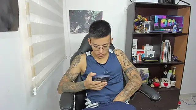 SIXXTOLOVE18 online show from March 6, 2025, 6:48 pm