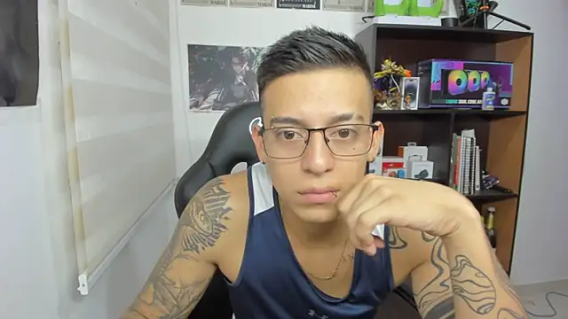 SIXXTOLOVE18 online show from March 6, 2025, 9:53 pm