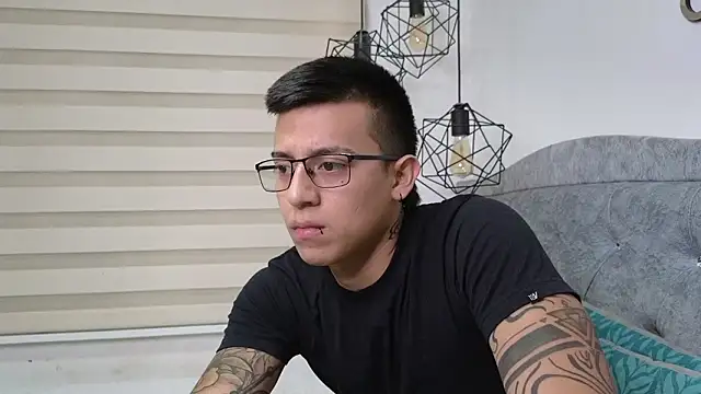 SIXXTOLOVE18 online show from March 17, 2026, 8:01 pm