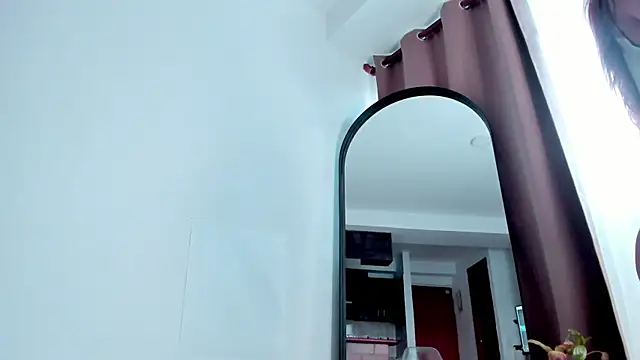 Snapshot of HannaMoom chatting on January 17, 2025, 9:17 pm HannaMoom online show from January 17, 2025, 9:17 pm