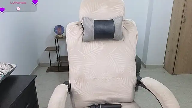 Snapshot of blue__moon_ chatting on June 5, 2026, 5:14 am blue moon online show from June 5, 2026, 5:14 am