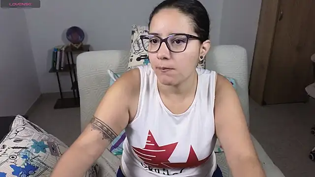 Snapshot of blue__moon_ chatting on June 11, 2026, 6:55 am blue moon online show from June 11, 2026, 6:55 am