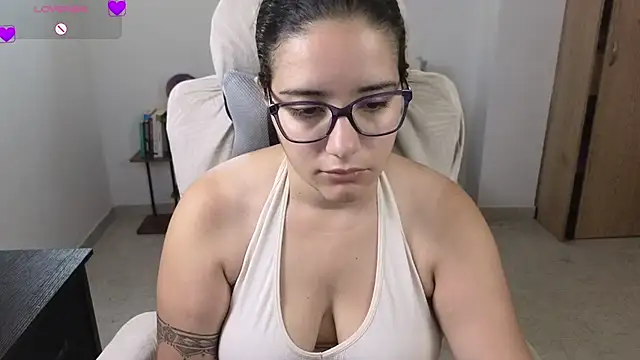 Snapshot of blue__moon_ chatting on June 18, 2026, 2:32 pm blue moon online show from June 18, 2026, 2:32 pm