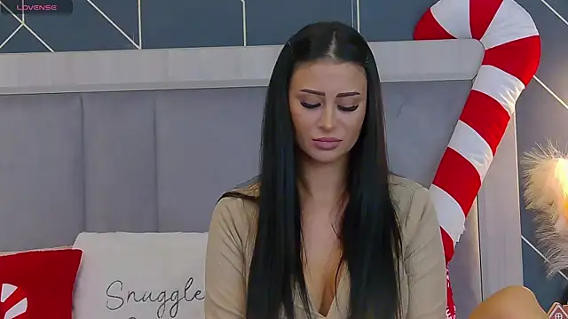 EmyLaveau online show from December 23, 2025, 6:33 am