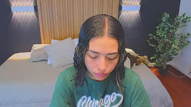 Snapshot of samantha_bss chatting on January 14, 2025, 1:49 pm samantha bss online show from January 14, 2025, 1:49 pm