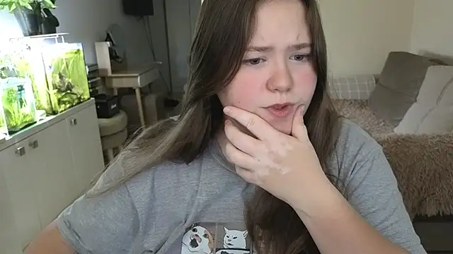 remirann  online show from December 19, 2025, 12:45 pm