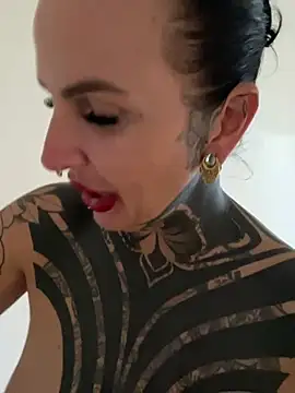 Snapshot of InkedBiitch chatting on May 6, 2026, 4:45 pm InkedBiitch online show from May 6, 2026, 4:45 pm