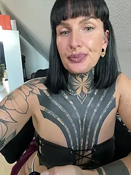 Snapshot of InkedBiitch chatting on May 21, 2026, 5:31 pm InkedBiitch online show from May 21, 2026, 5:31 pm