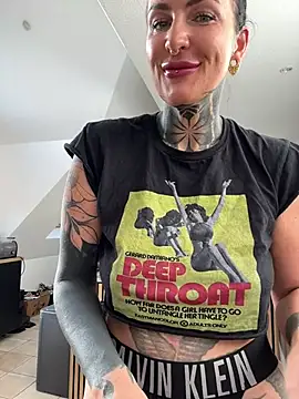 Snapshot of InkedBiitch chatting on May 24, 2026, 5:34 am InkedBiitch online show from May 24, 2026, 5:34 am