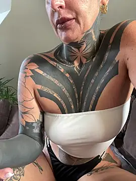 Snapshot of InkedBiitch chatting on June 29, 2026, 9:04 am InkedBiitch online show from June 29, 2026, 9:04 am